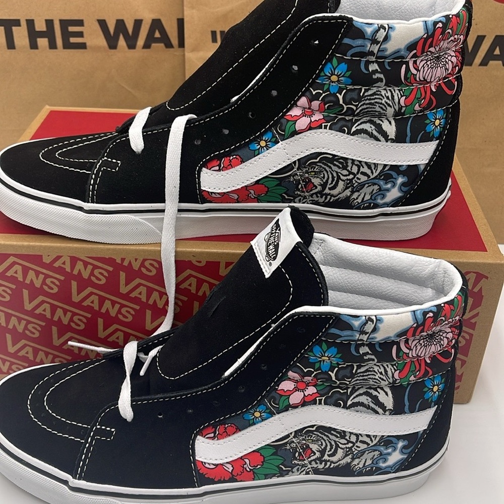 Vans Men’s High-Top Sneakers Sk8-Hi
Tiger Floral Multi/True White
VN000BW76GL - Picture 3 of 16